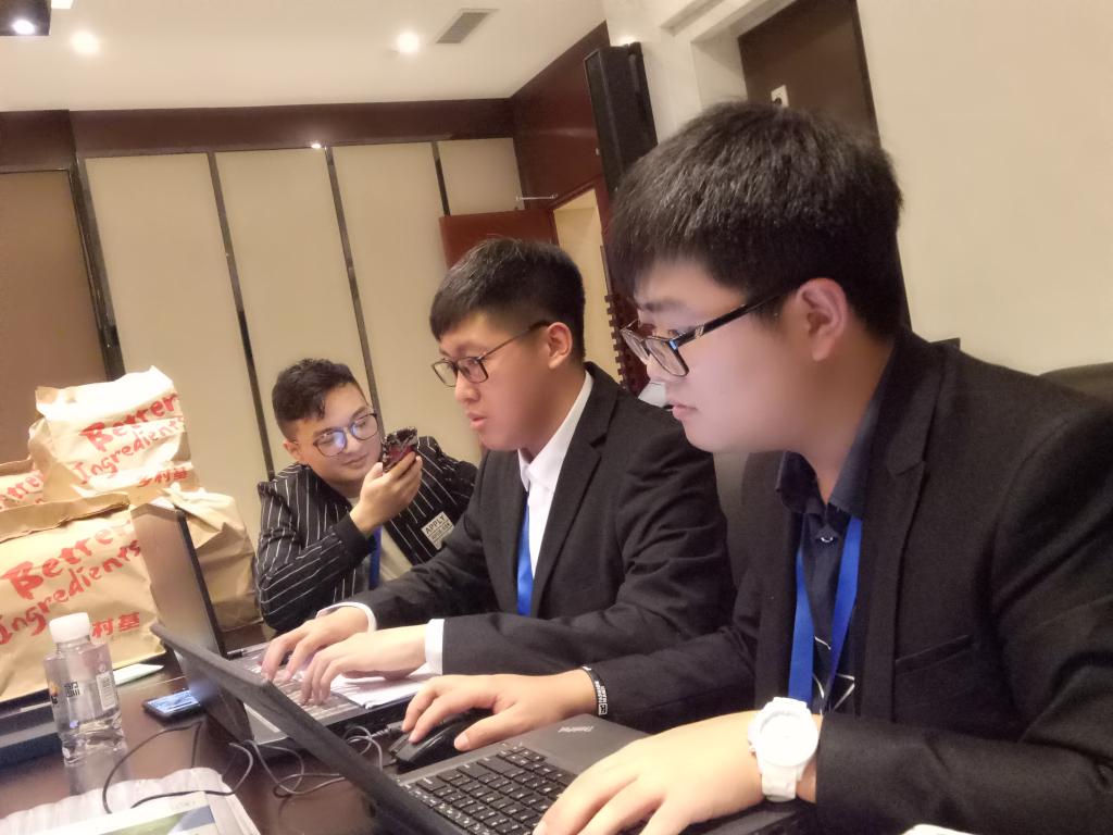 志愿者在服务