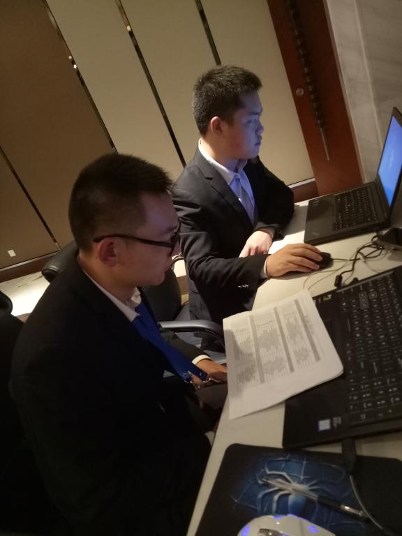 志愿者在服务
